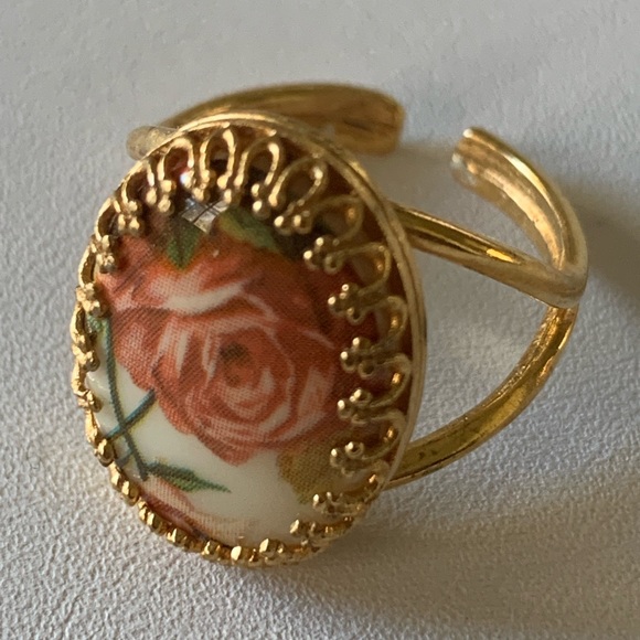 Ring Rose porcelain - Picture 1 of 12